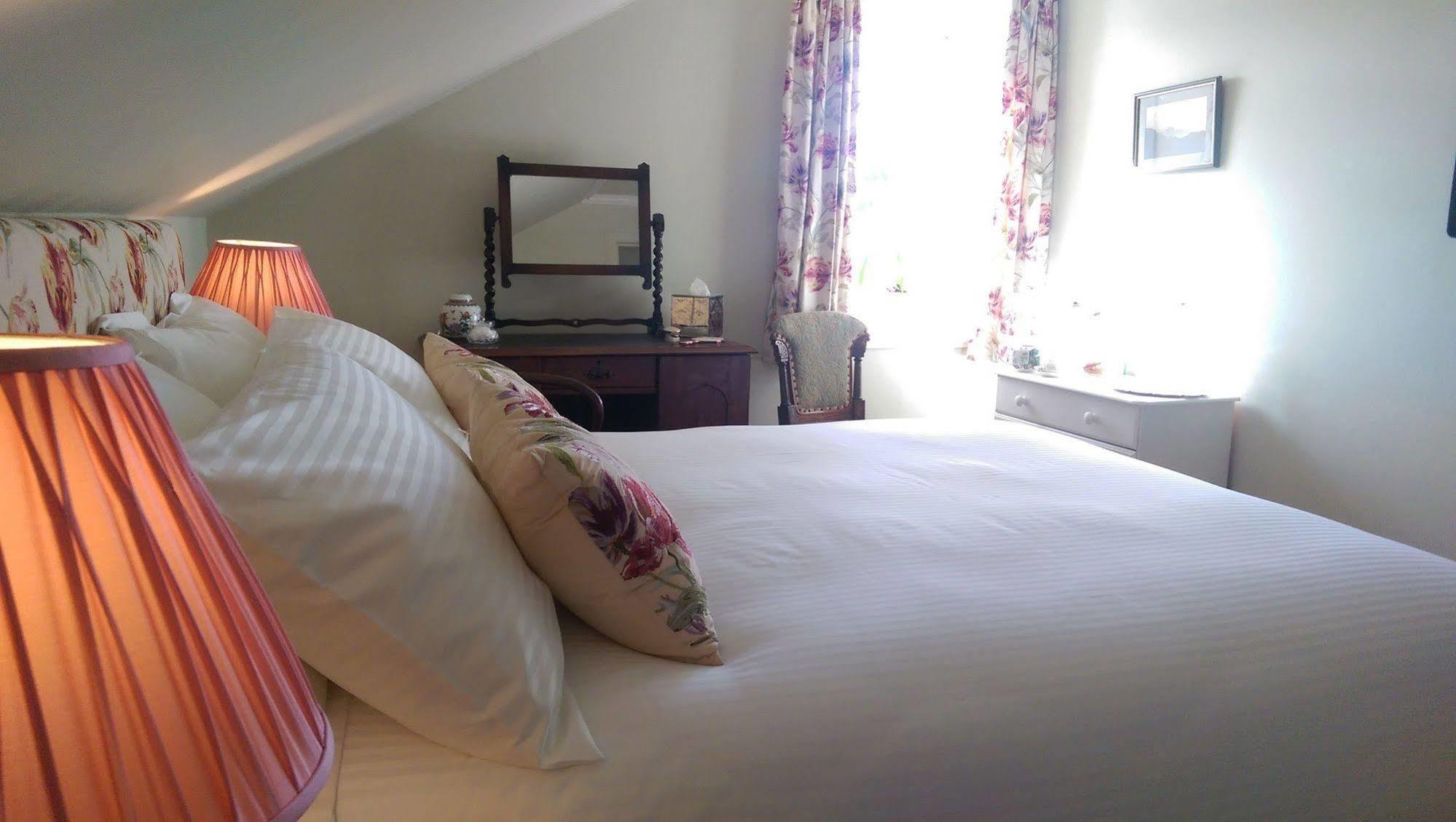 Lochinver Guesthouse Еър Екстериор снимка